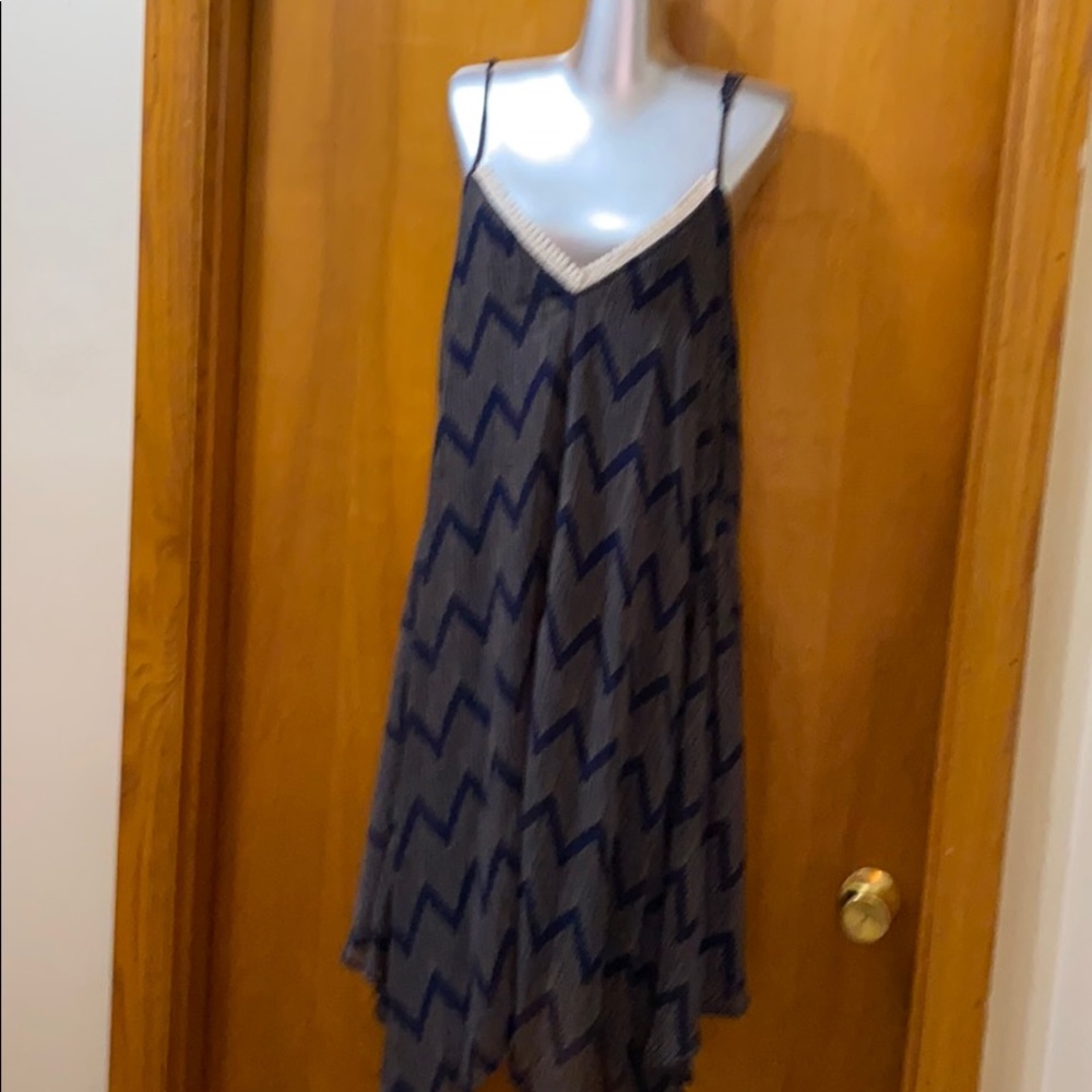 Charming swing dress with handkerchief hem - L